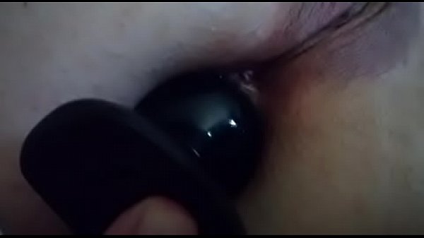 Big Buttplug whore insertion