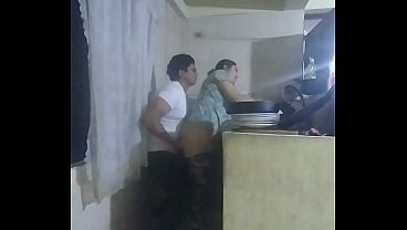 Si quieres aumento déjate follar antes que llegue mi esposa